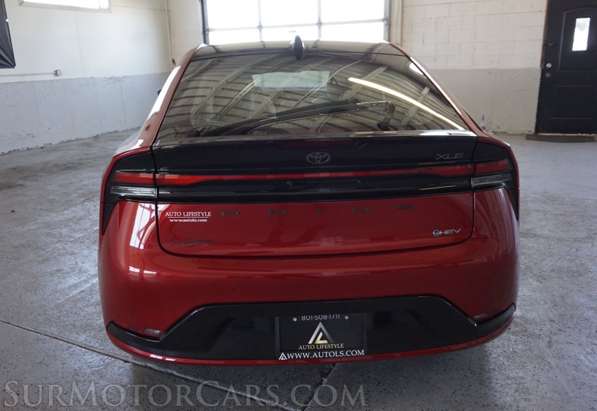 2024 Toyota Prius - Image 12