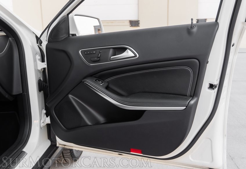 2017 Mercedes-Benz GLA - Image 44