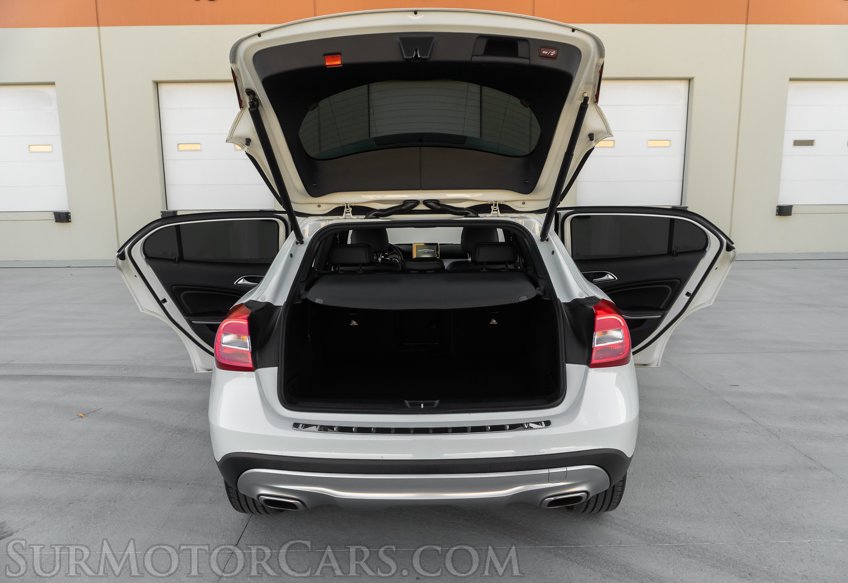 2017 Mercedes-Benz GLA - Image 52