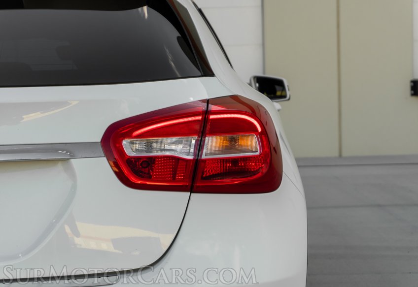 2017 Mercedes-Benz GLA - Image 11