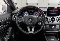 2017 Mercedes-Benz GLA - Image 39