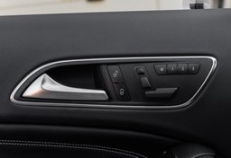 2017 Mercedes-Benz GLA - Image 49