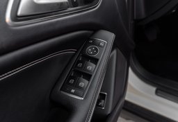 2017 Mercedes-Benz GLA - Image 48