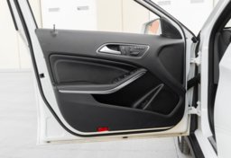 2017 Mercedes-Benz GLA - Image 46