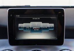 2017 Mercedes-Benz GLA - Image 38