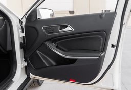 2017 Mercedes-Benz GLA - Image 44