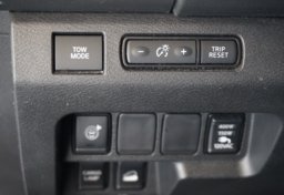 2022 Nissan Frontier - Image 43