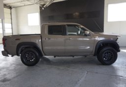 2022 Nissan Frontier - Image 9