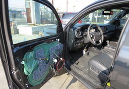 2021 Toyota Tacoma 4WD - Image 21