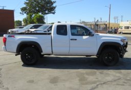 2022 Toyota Tacoma 4WD - Image 5