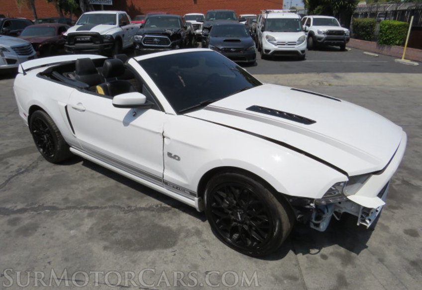 2013 Ford Mustang - Image 13