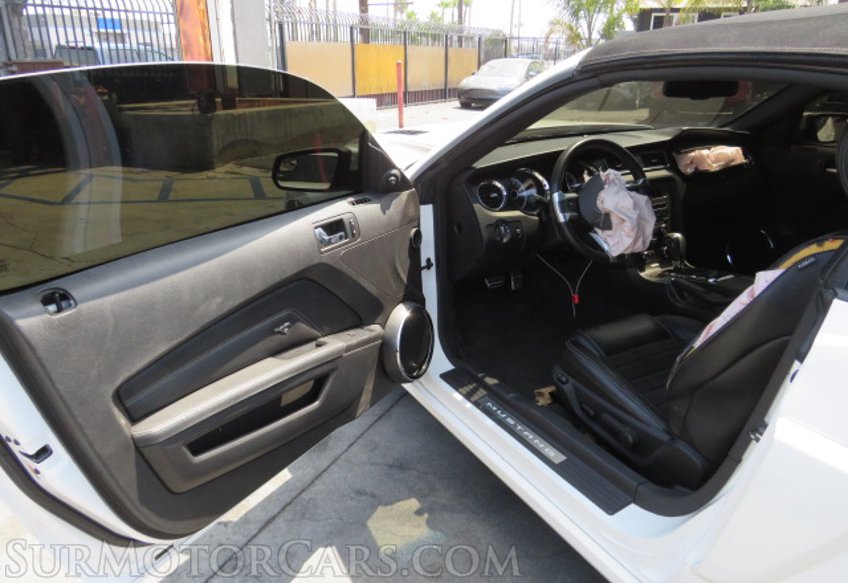 2013 Ford Mustang - Image 25