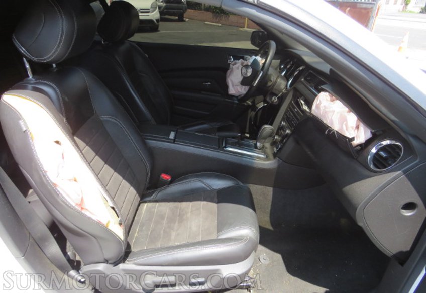 2013 Ford Mustang - Image 28