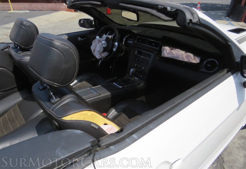 2013 Ford Mustang - Image 24