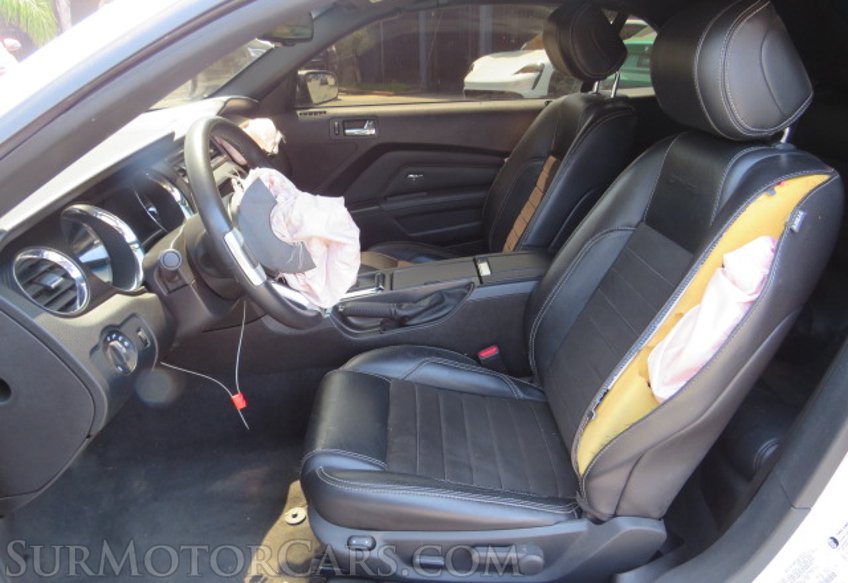 2013 Ford Mustang - Image 27