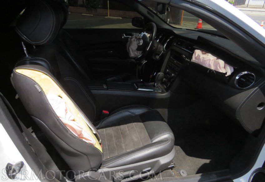 2013 Ford Mustang - Image 30