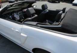 2013 Ford Mustang - Image 21