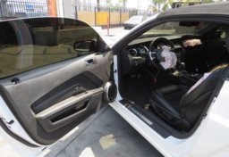 2013 Ford Mustang - Image 25