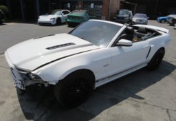 2013 Ford Mustang - Image 14