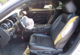 2013 Ford Mustang - Image 27