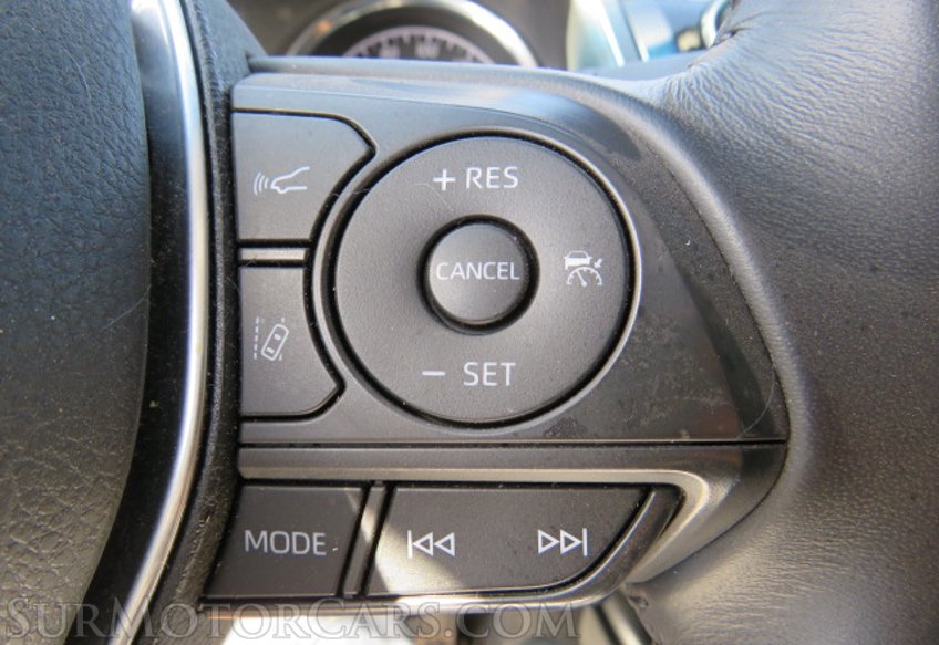 2020 Toyota Camry - Image 31