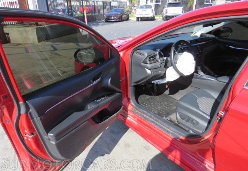 2020 Toyota Camry - Image 18