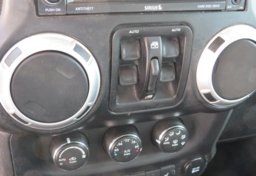 2013 Jeep Wrangler Unlimited - Image 40