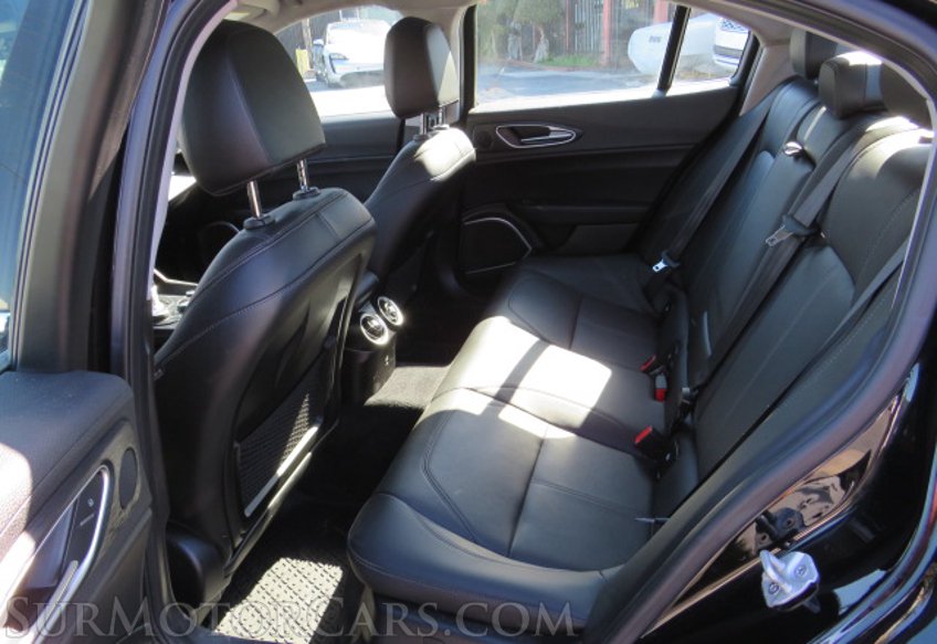 2018 Alfa Romeo Giulia - Image 30