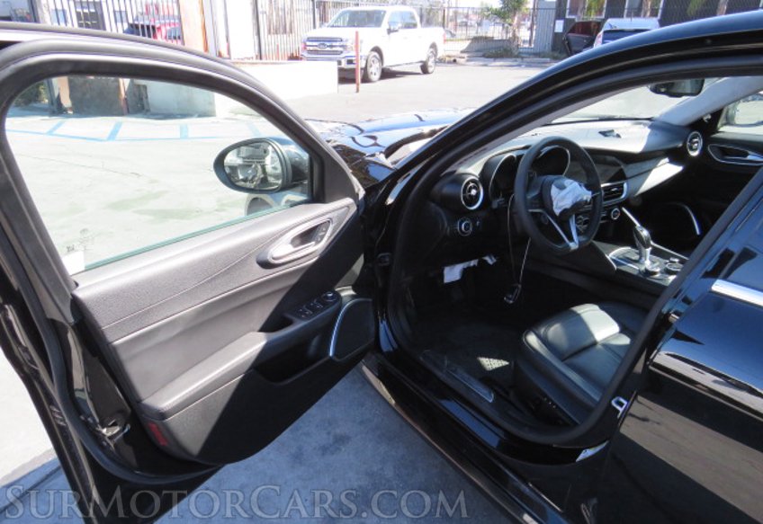 2018 Alfa Romeo Giulia - Image 20