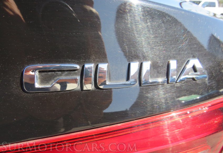 2018 Alfa Romeo Giulia - Image 19