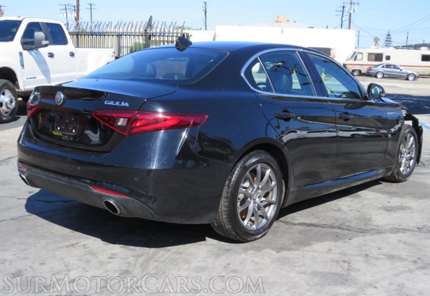 2018 Alfa Romeo Giulia - Image 8