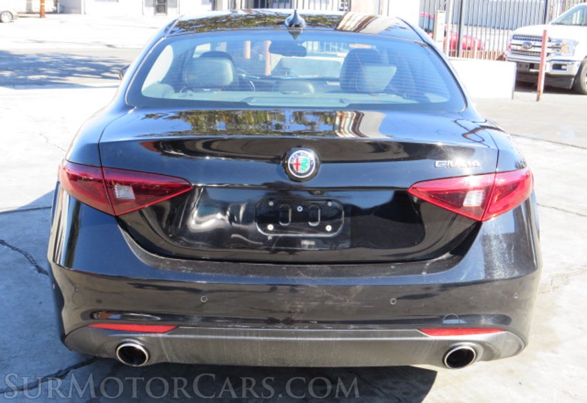 2018 Alfa Romeo Giulia - Image 10