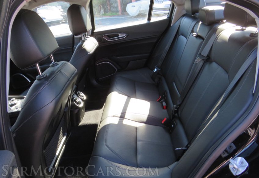 2018 Alfa Romeo Giulia - Image 28