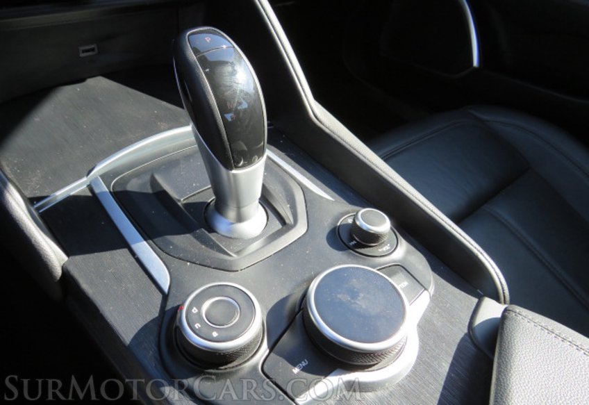 2018 Alfa Romeo Giulia - Image 44