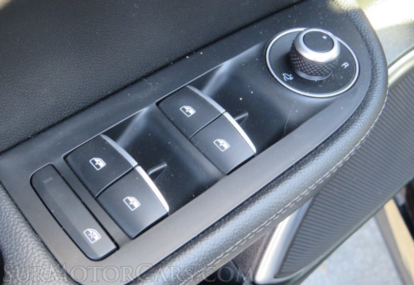 2018 Alfa Romeo Giulia - Image 40