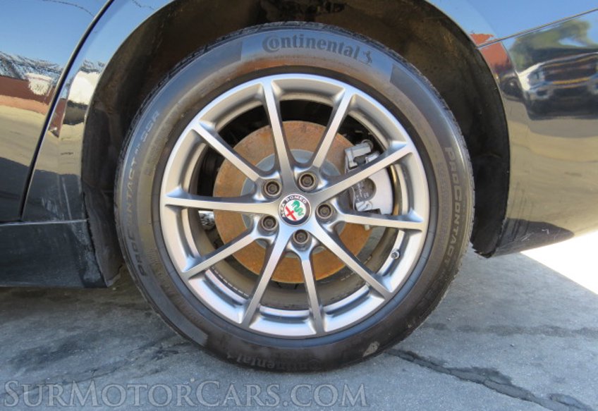 2018 Alfa Romeo Giulia - Image 17