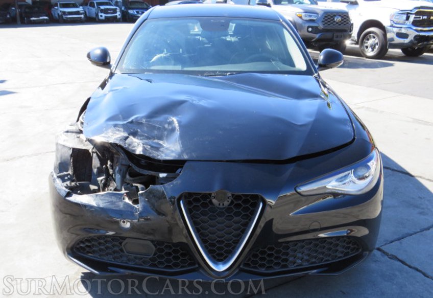 2018 Alfa Romeo Giulia - Image 9