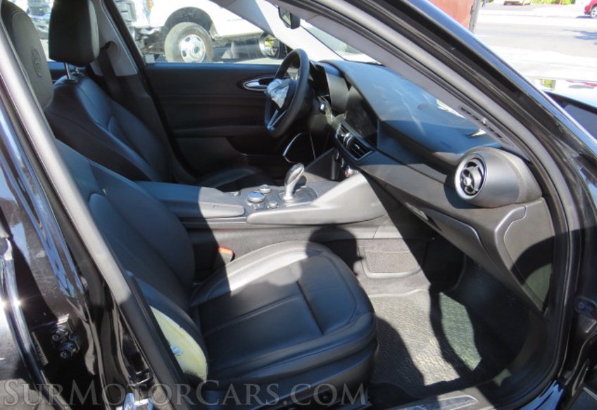 2018 Alfa Romeo Giulia - Image 27