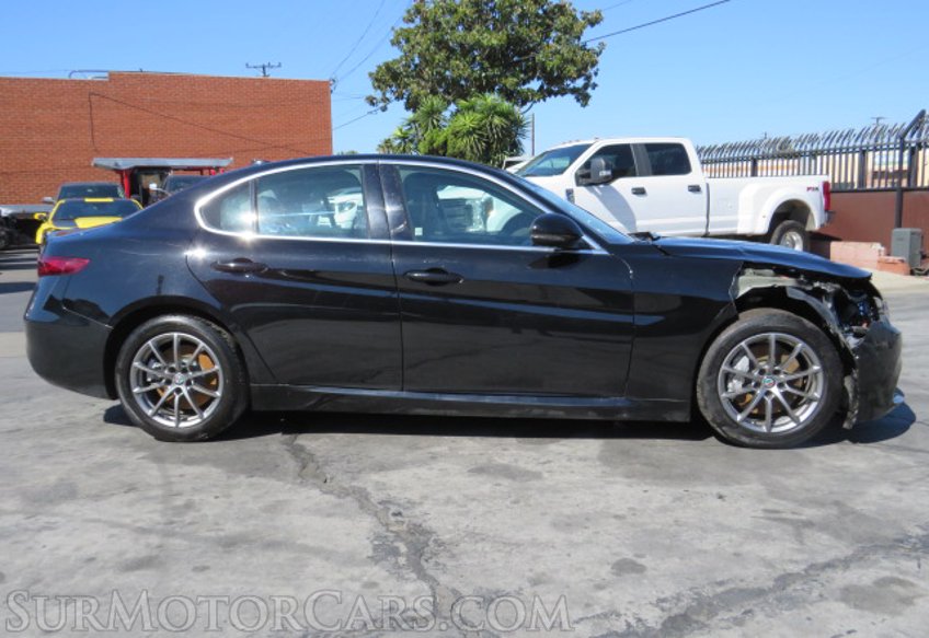 2018 Alfa Romeo Giulia - Image 12