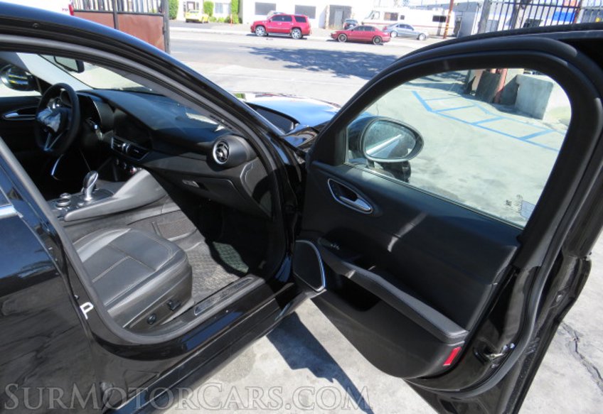 2018 Alfa Romeo Giulia - Image 21