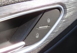 2018 Alfa Romeo Giulia - Image 41