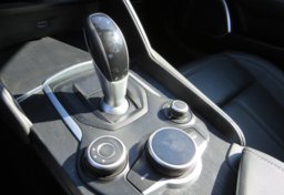 2018 Alfa Romeo Giulia - Image 44