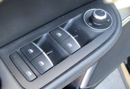 2018 Alfa Romeo Giulia - Image 40