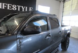 2017 Toyota Tacoma - Image 15