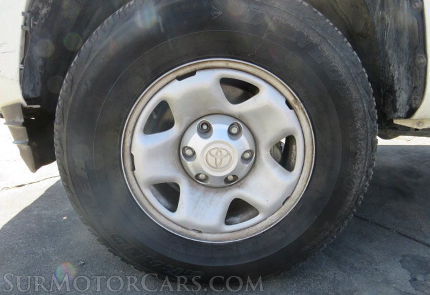 2018 Toyota Tacoma - Image 18