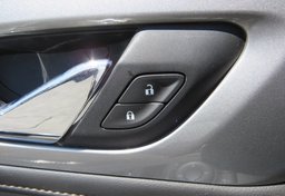 2021 Chevrolet Traverse - Image 43