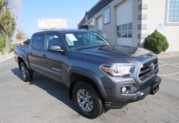2017 Toyota Tacoma - Image 4