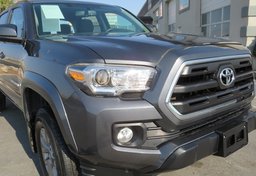 2017 Toyota Tacoma - Image 16
