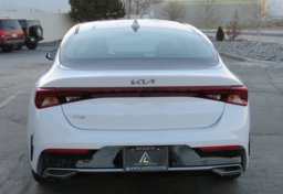 2022 Kia K5 - Image 11