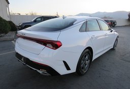 2022 Kia K5 - Image 7